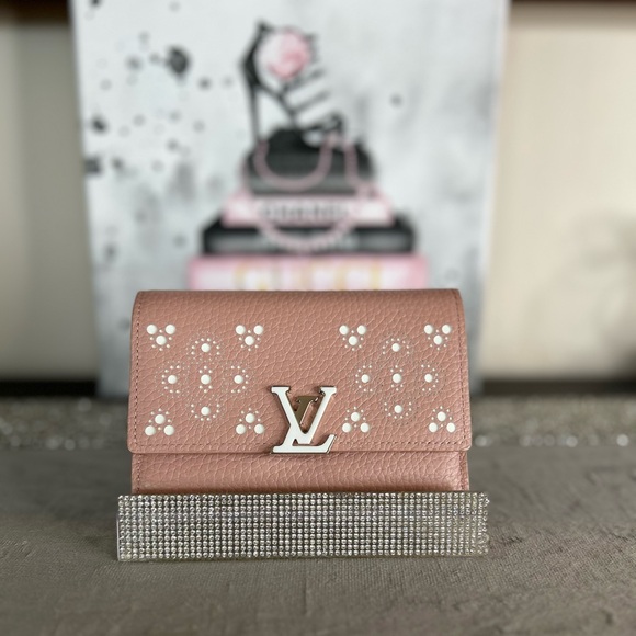 Louis Vuitton Capucines Taurillon Compact Wallet Magnolia Pink w/ COA - Picture 1 of 12